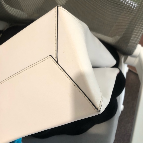 Moschinos square logo shopper tote - Picture 9 of 9